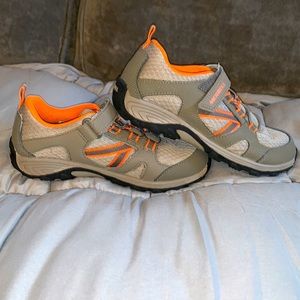 Merrell Outback Low Hiking Sneaker, Size 2.5